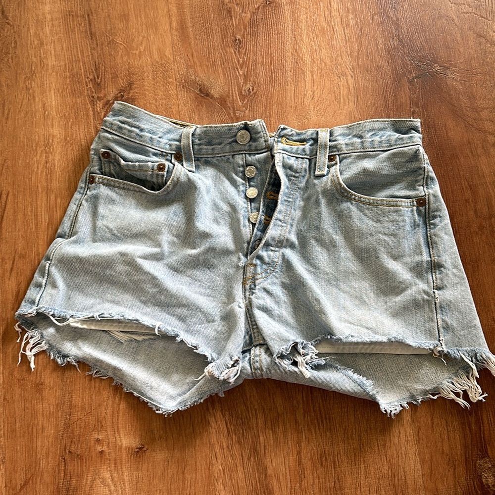 Vintage Levi’s cut off shorts